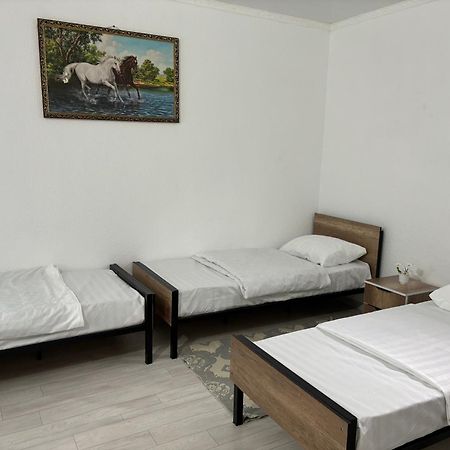 Hostel,Halal Хостел,Халал Tokmok Екстериор снимка