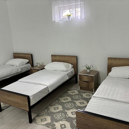 Hostel,Halal Хостел,Халал Tokmok Екстериор снимка