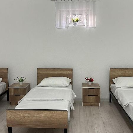 Hostel,Halal Хостел,Халал Tokmok Екстериор снимка