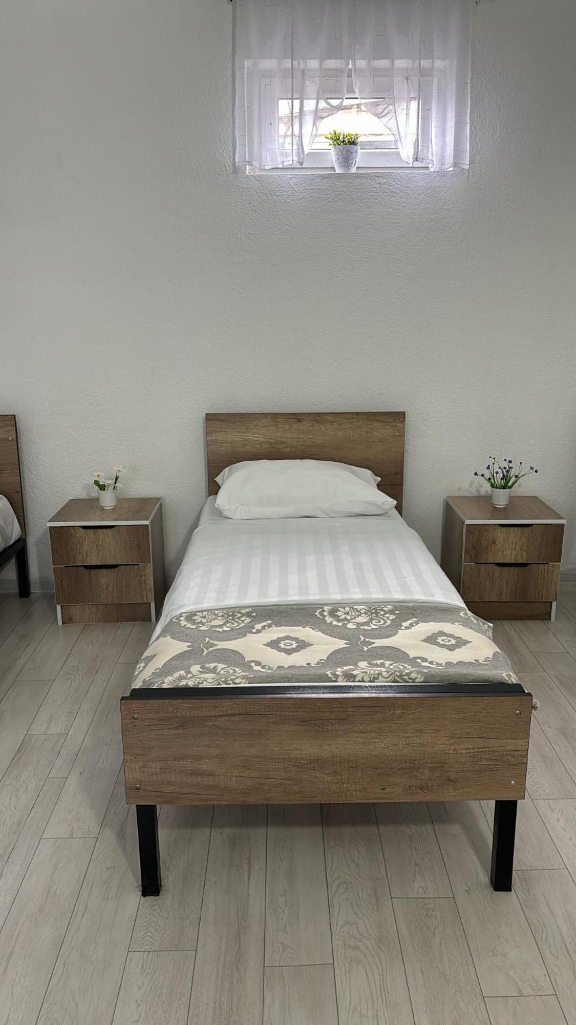 Hostel,Halal Хостел,Халал Tokmok Екстериор снимка