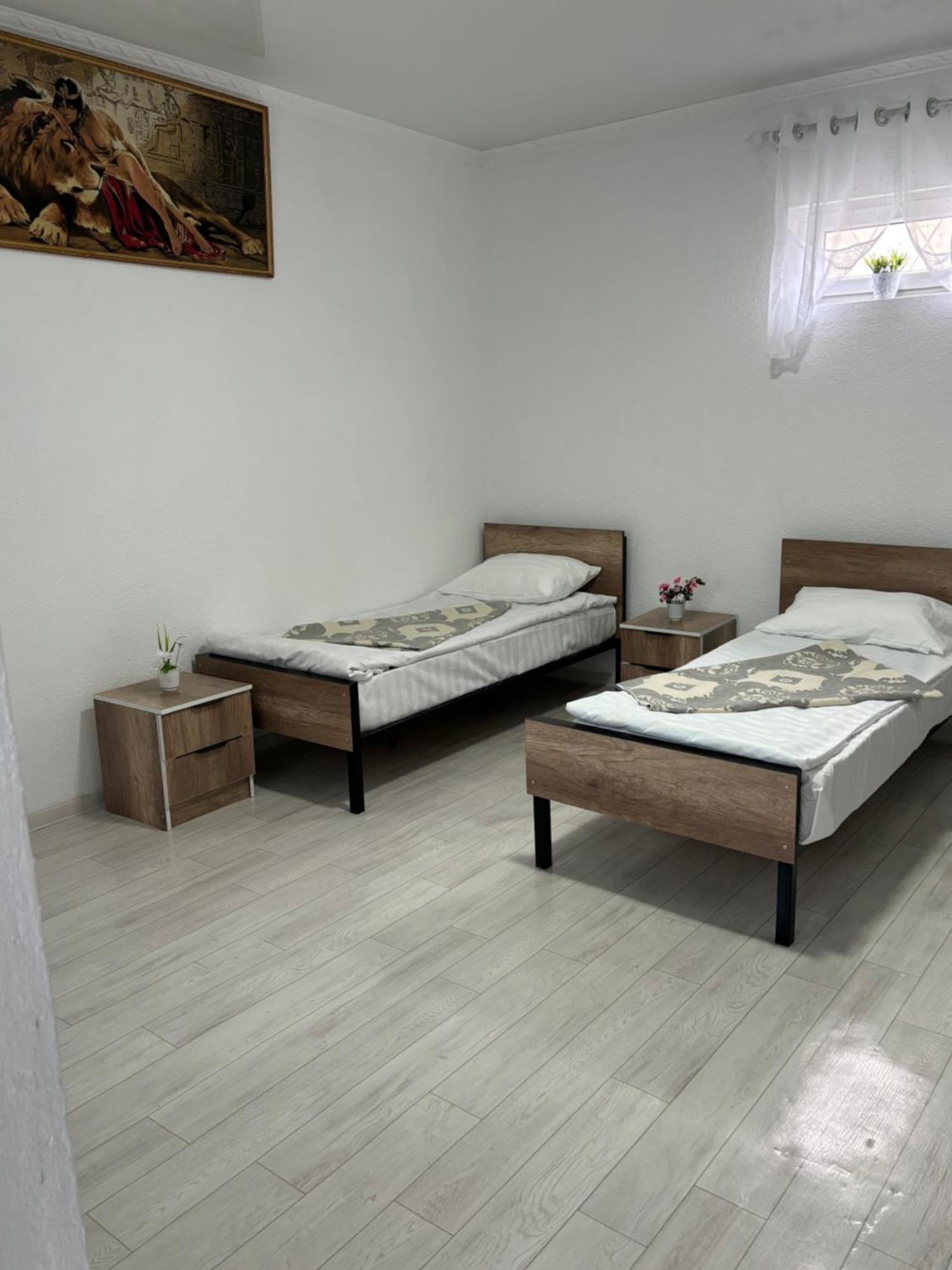 Hostel,Halal Хостел,Халал Tokmok Екстериор снимка
