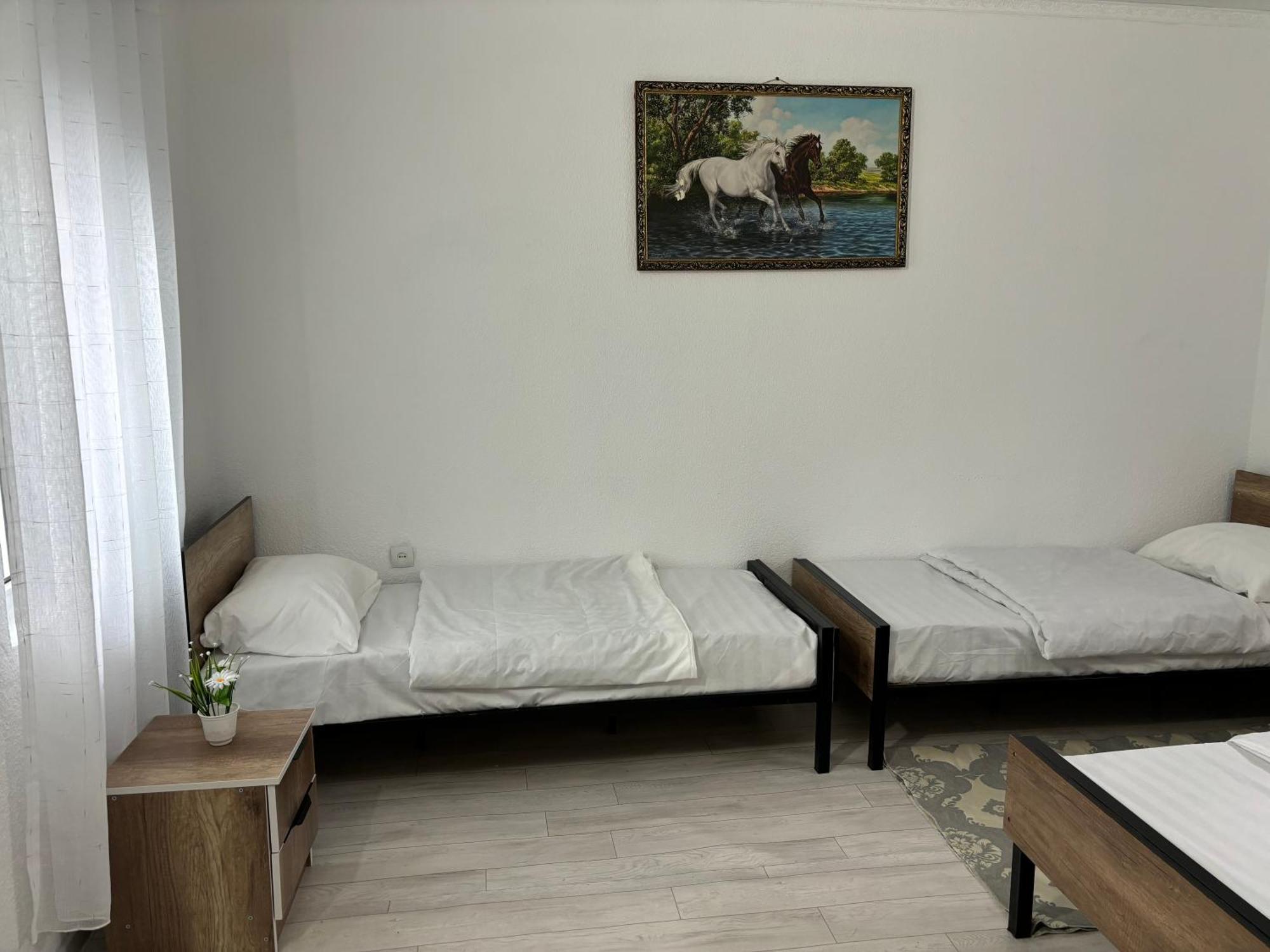Hostel,Halal Хостел,Халал Tokmok Екстериор снимка