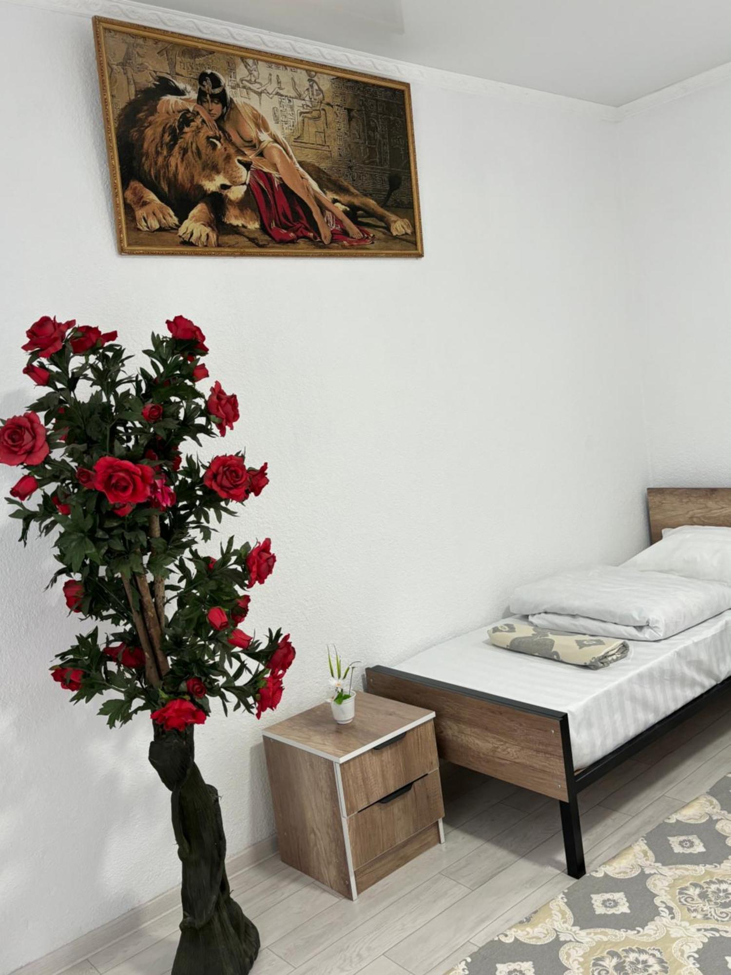 Hostel,Halal Хостел,Халал Tokmok Екстериор снимка
