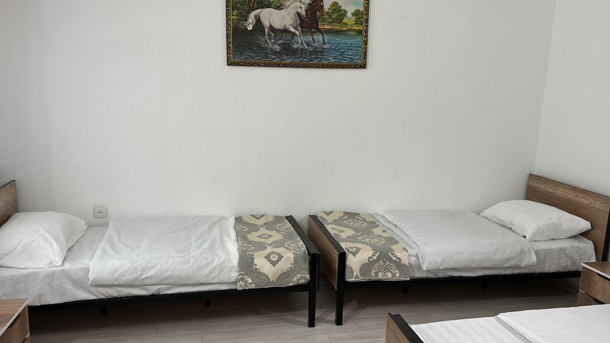 Hostel,Halal Хостел,Халал Tokmok Екстериор снимка