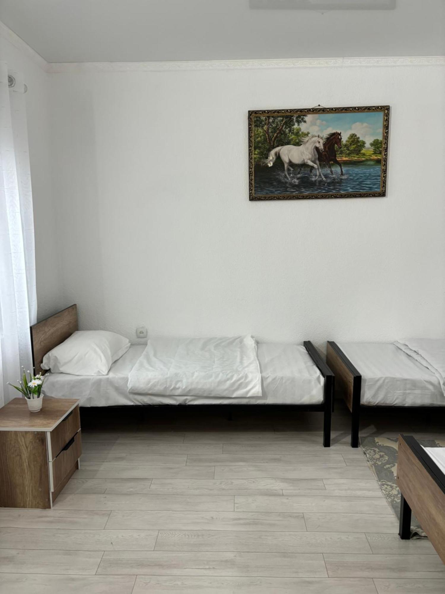 Hostel,Halal Хостел,Халал Tokmok Екстериор снимка