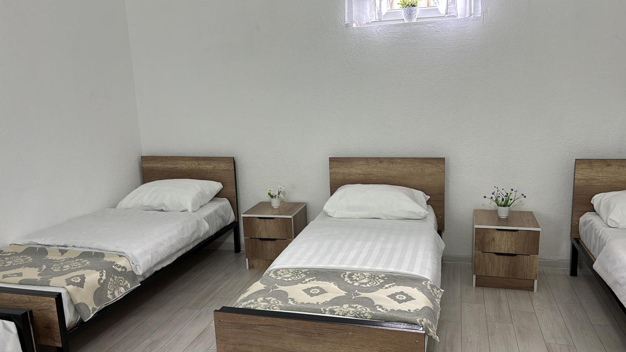 Hostel,Halal Хостел,Халал Tokmok Екстериор снимка