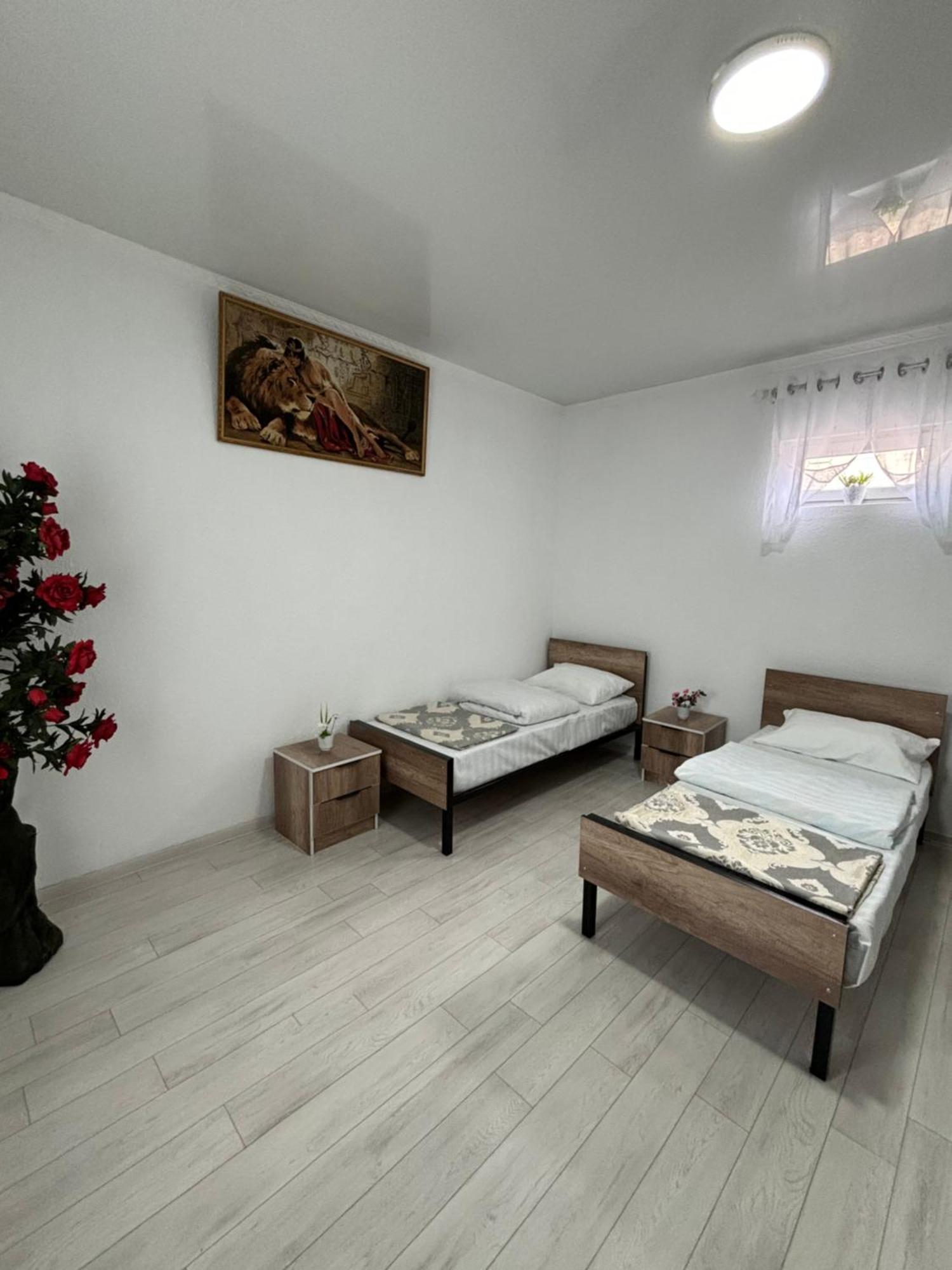 Hostel,Halal Хостел,Халал Tokmok Екстериор снимка