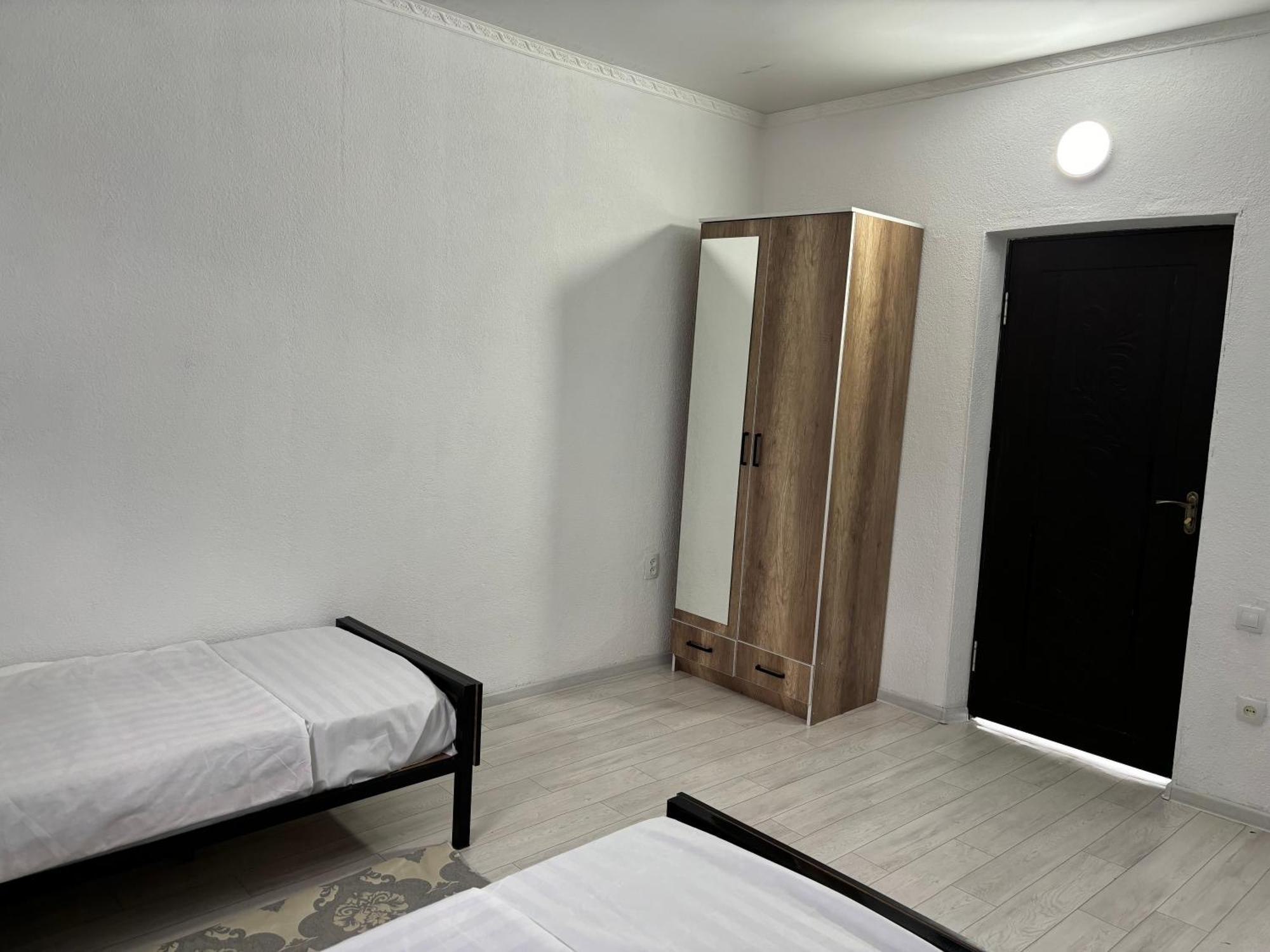 Hostel,Halal Хостел,Халал Tokmok Екстериор снимка