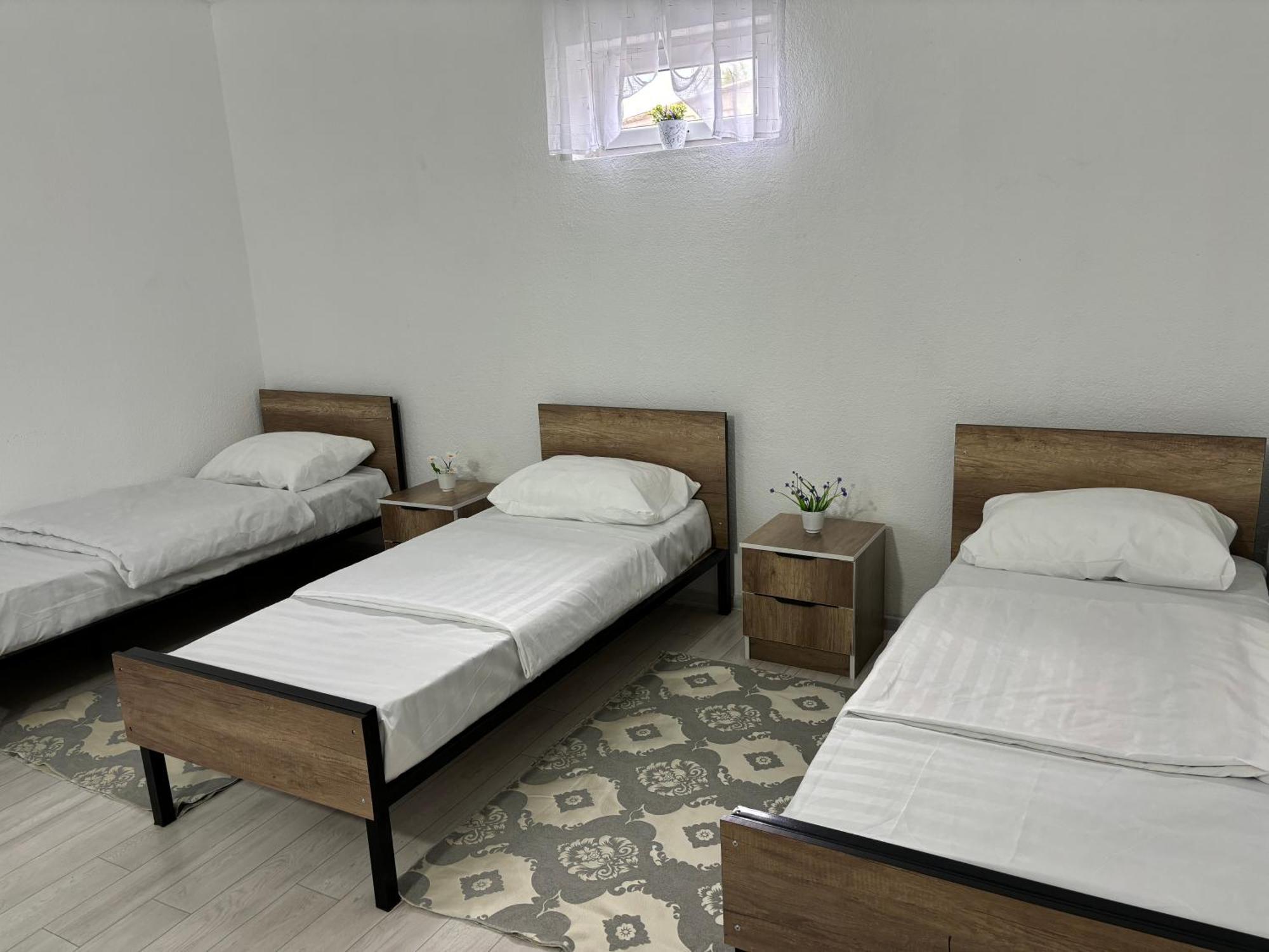 Hostel,Halal Хостел,Халал Tokmok Екстериор снимка