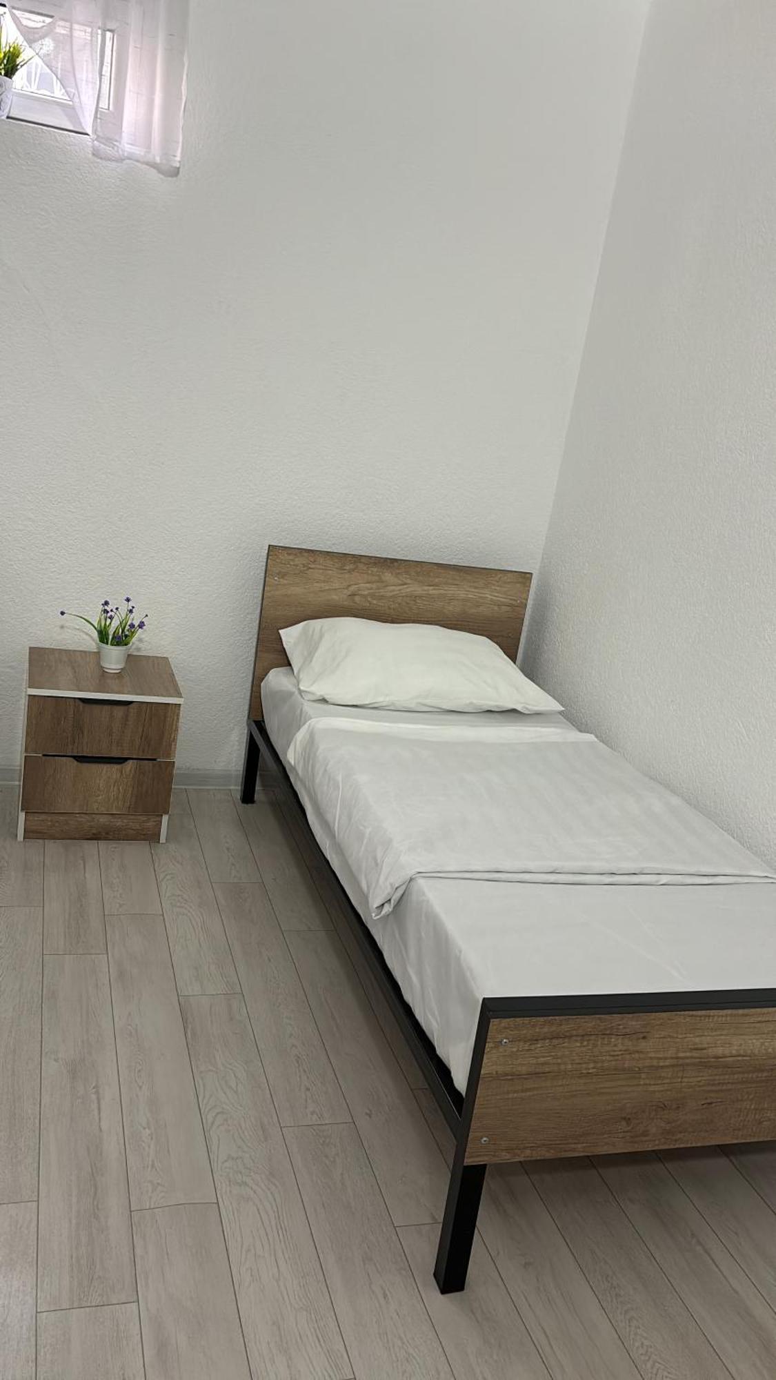 Hostel,Halal Хостел,Халал Tokmok Екстериор снимка