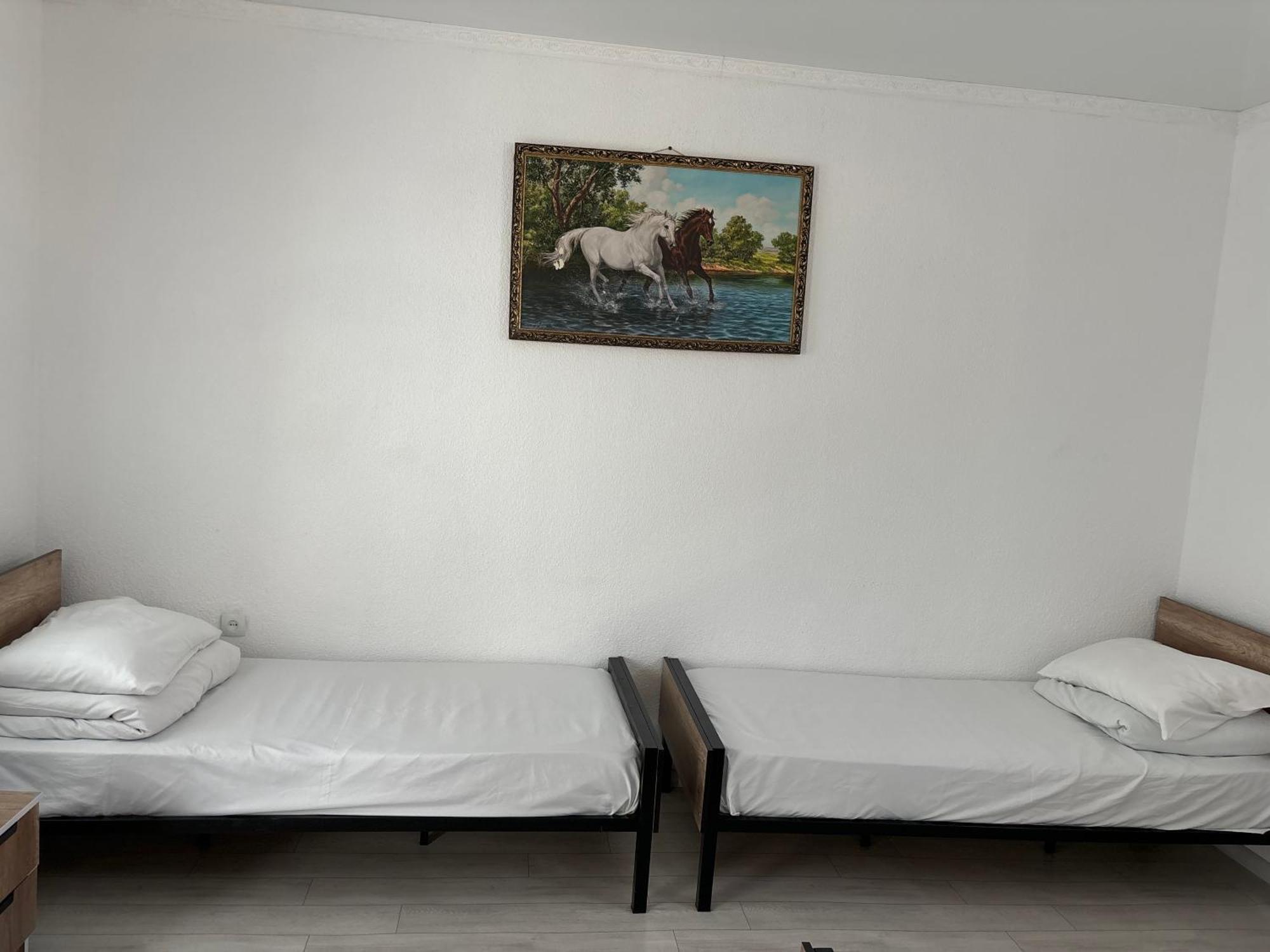 Hostel,Halal Хостел,Халал Tokmok Екстериор снимка