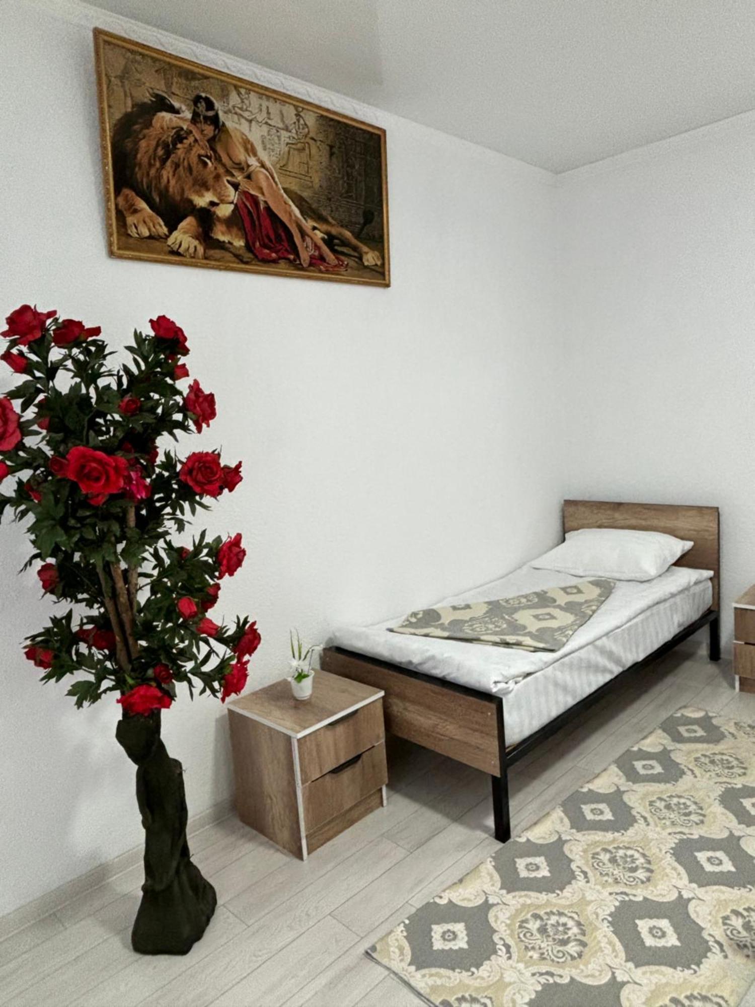 Hostel,Halal Хостел,Халал Tokmok Екстериор снимка