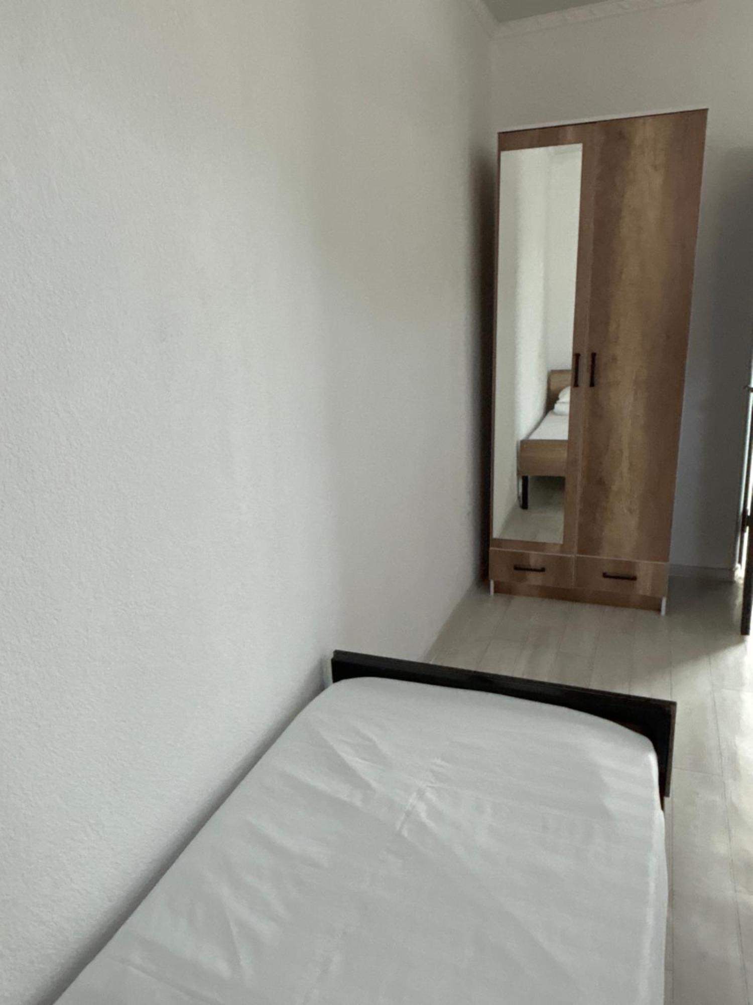 Hostel,Halal Хостел,Халал Tokmok Екстериор снимка