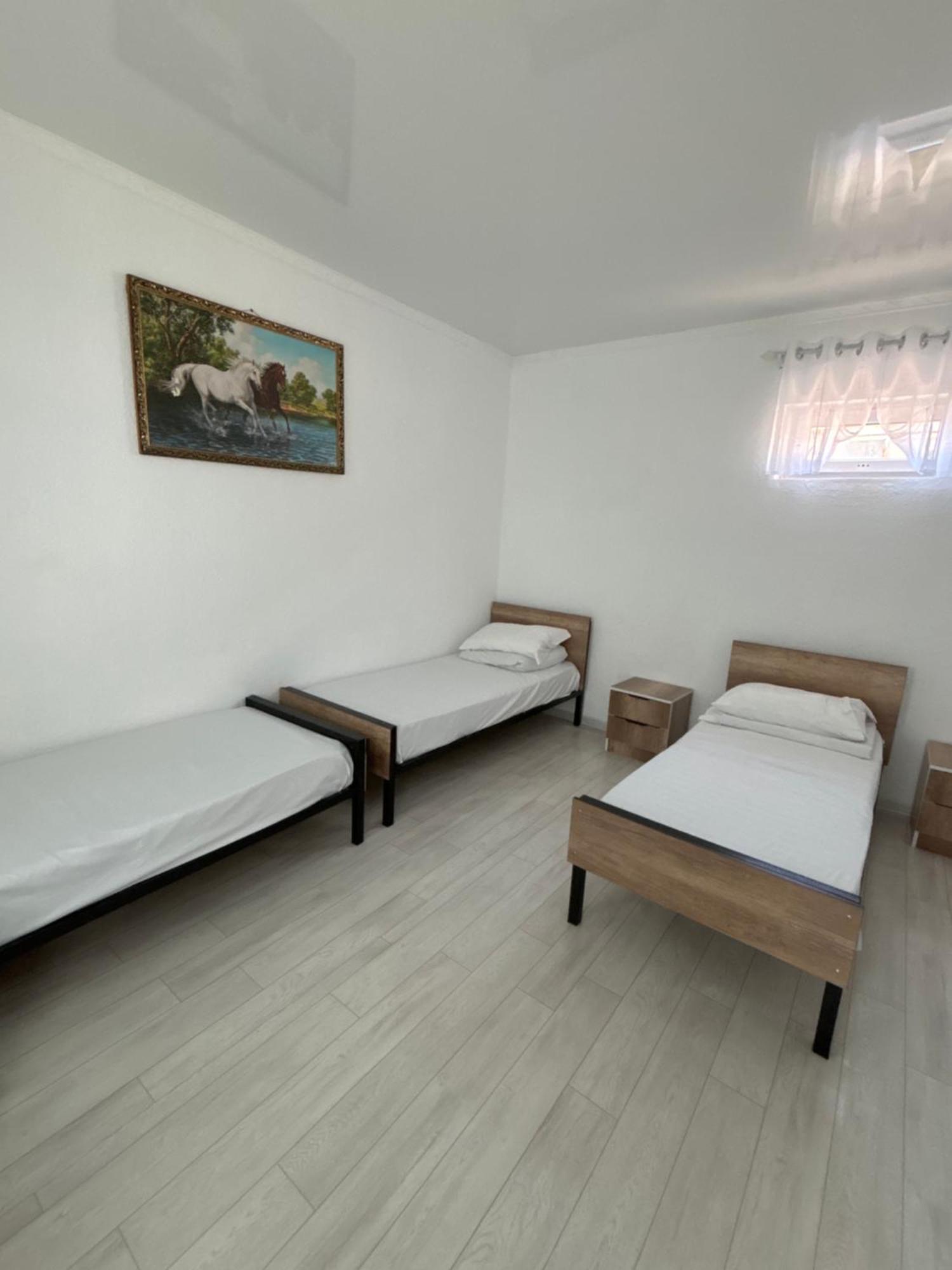 Hostel,Halal Хостел,Халал Tokmok Екстериор снимка