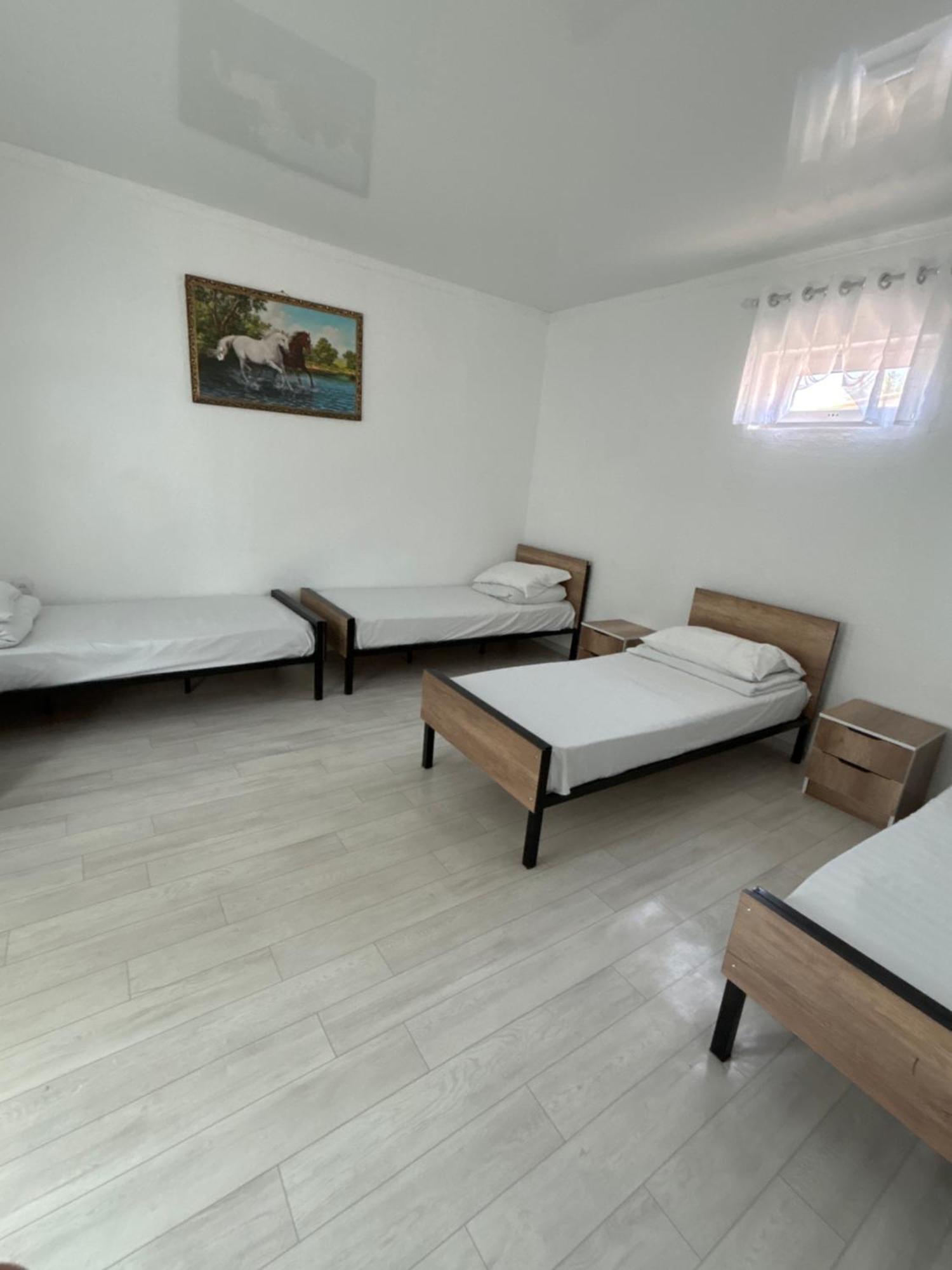 Hostel,Halal Хостел,Халал Tokmok Екстериор снимка