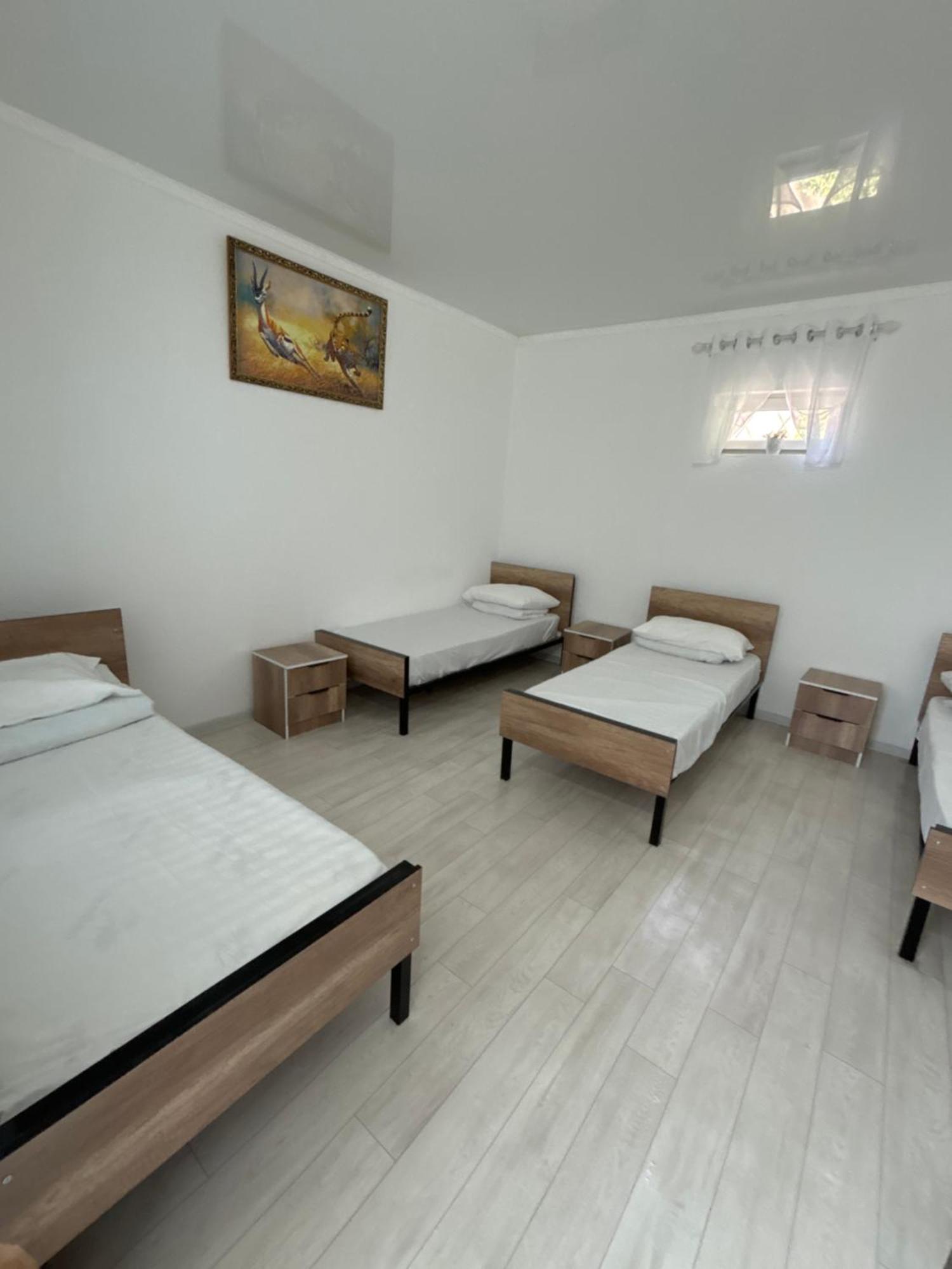 Hostel,Halal Хостел,Халал Tokmok Екстериор снимка