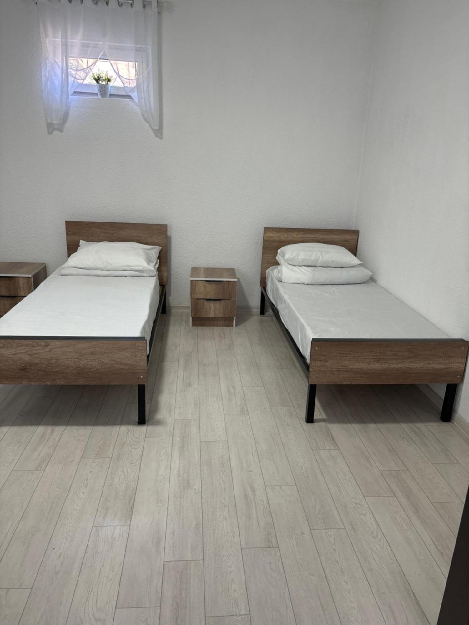 Hostel,Halal Хостел,Халал Tokmok Екстериор снимка