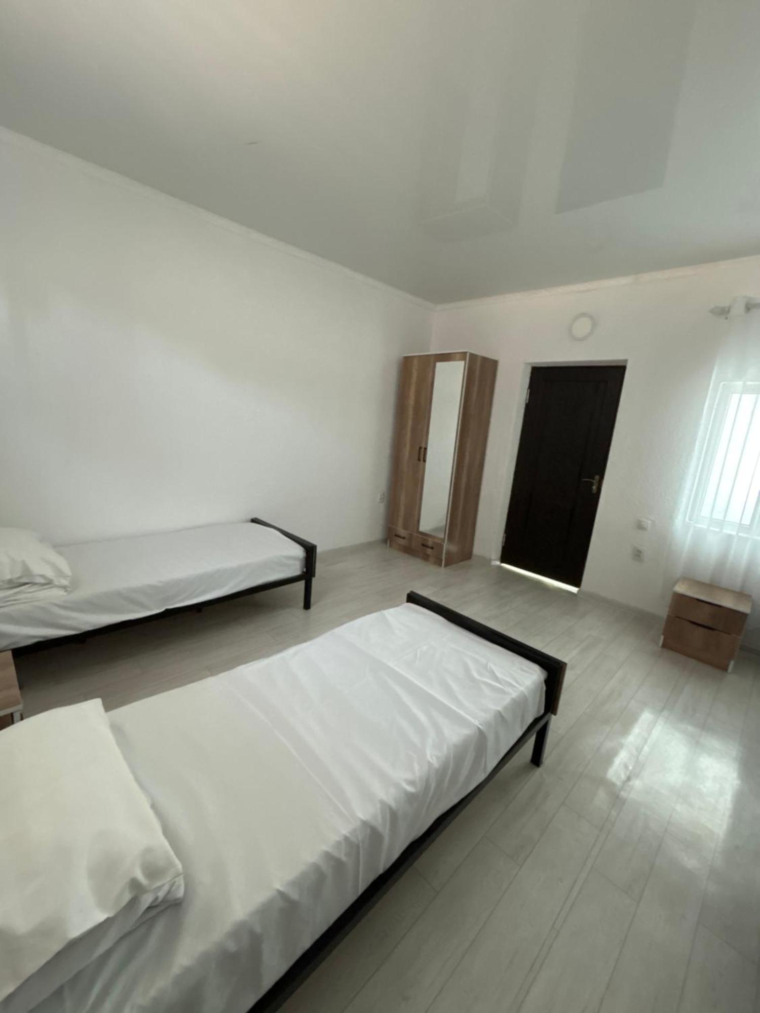 Hostel,Halal Хостел,Халал Tokmok Екстериор снимка