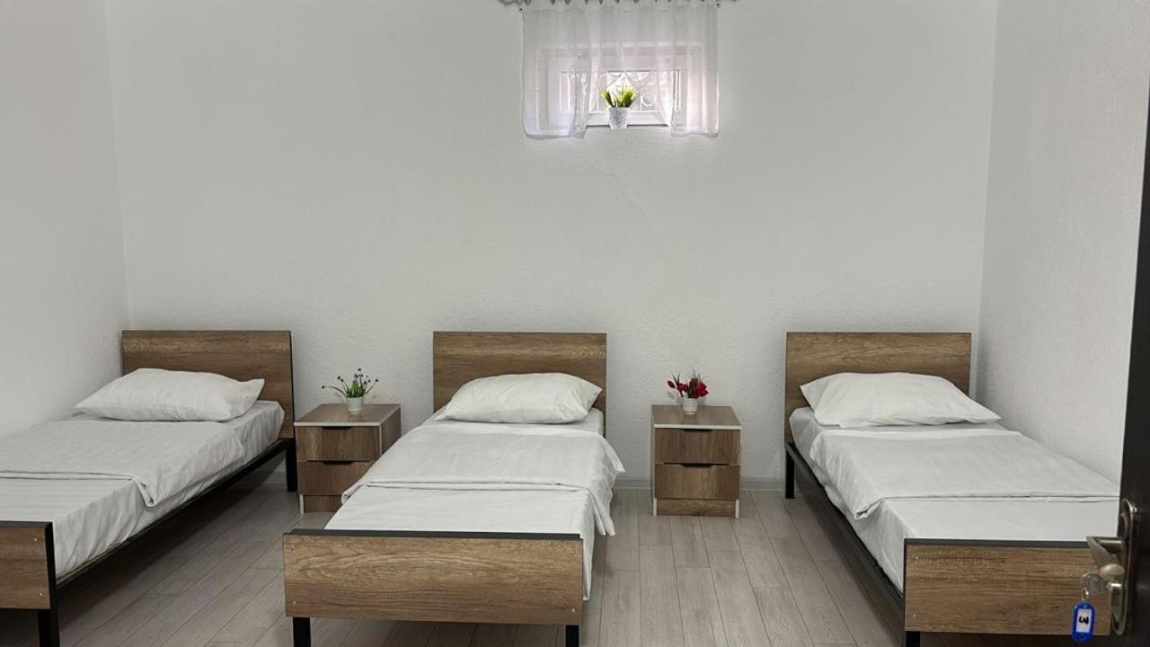Hostel,Halal Хостел,Халал Tokmok Екстериор снимка