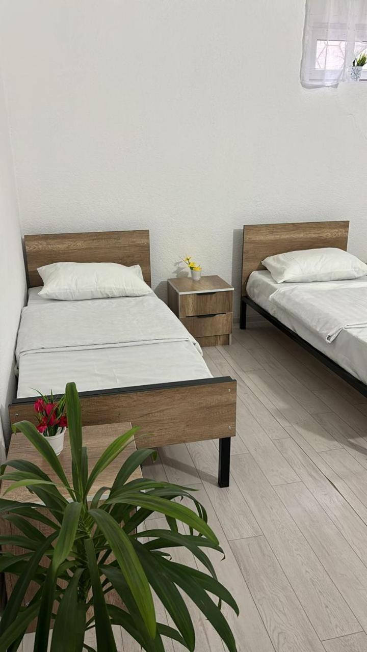 Hostel,Halal Хостел,Халал Tokmok Екстериор снимка