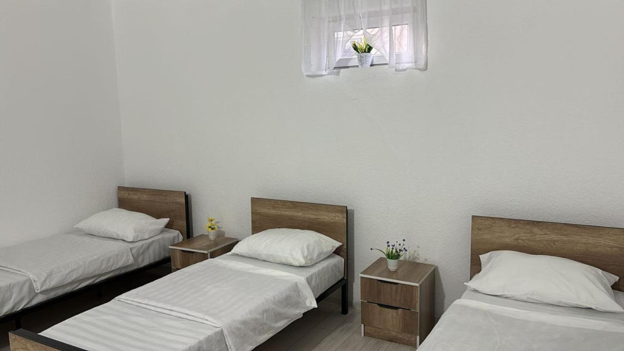 Hostel,Halal Хостел,Халал Tokmok Екстериор снимка
